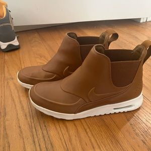 Nike leather bootie